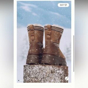 NWT UGG® Classic Mini TrailGazer Boots